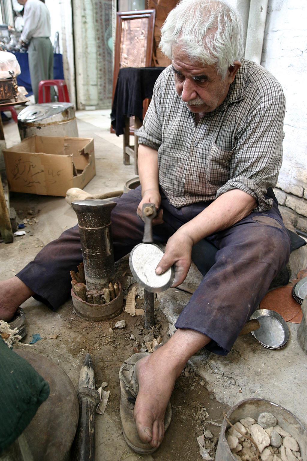 مسگری در بازار اصفهان 