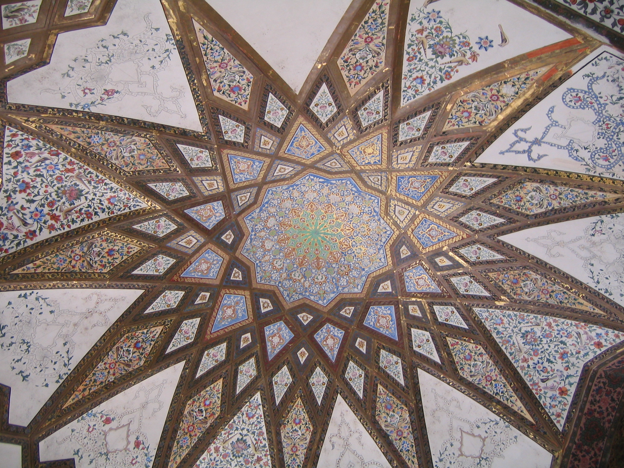 تزیینات عمارت باغ فین 