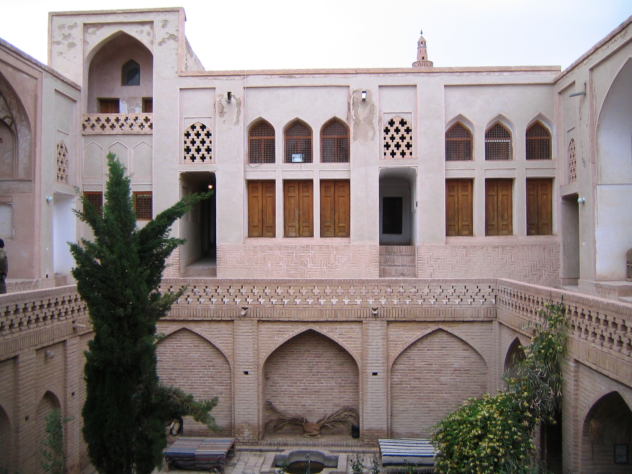 خانه پیرنیا 