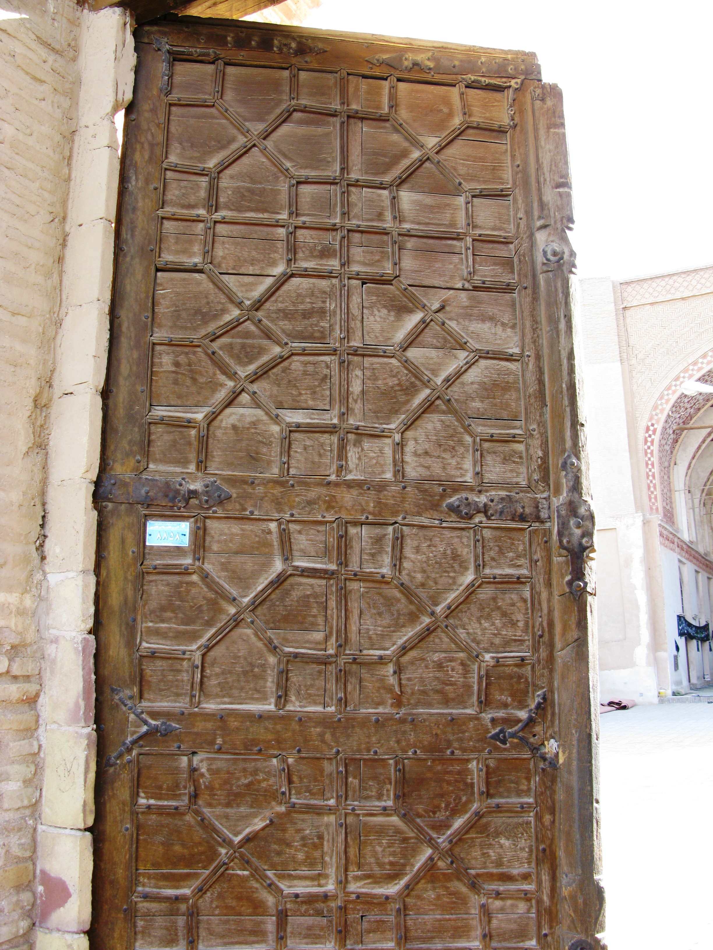 در ورودي مسجد جامع قائن 