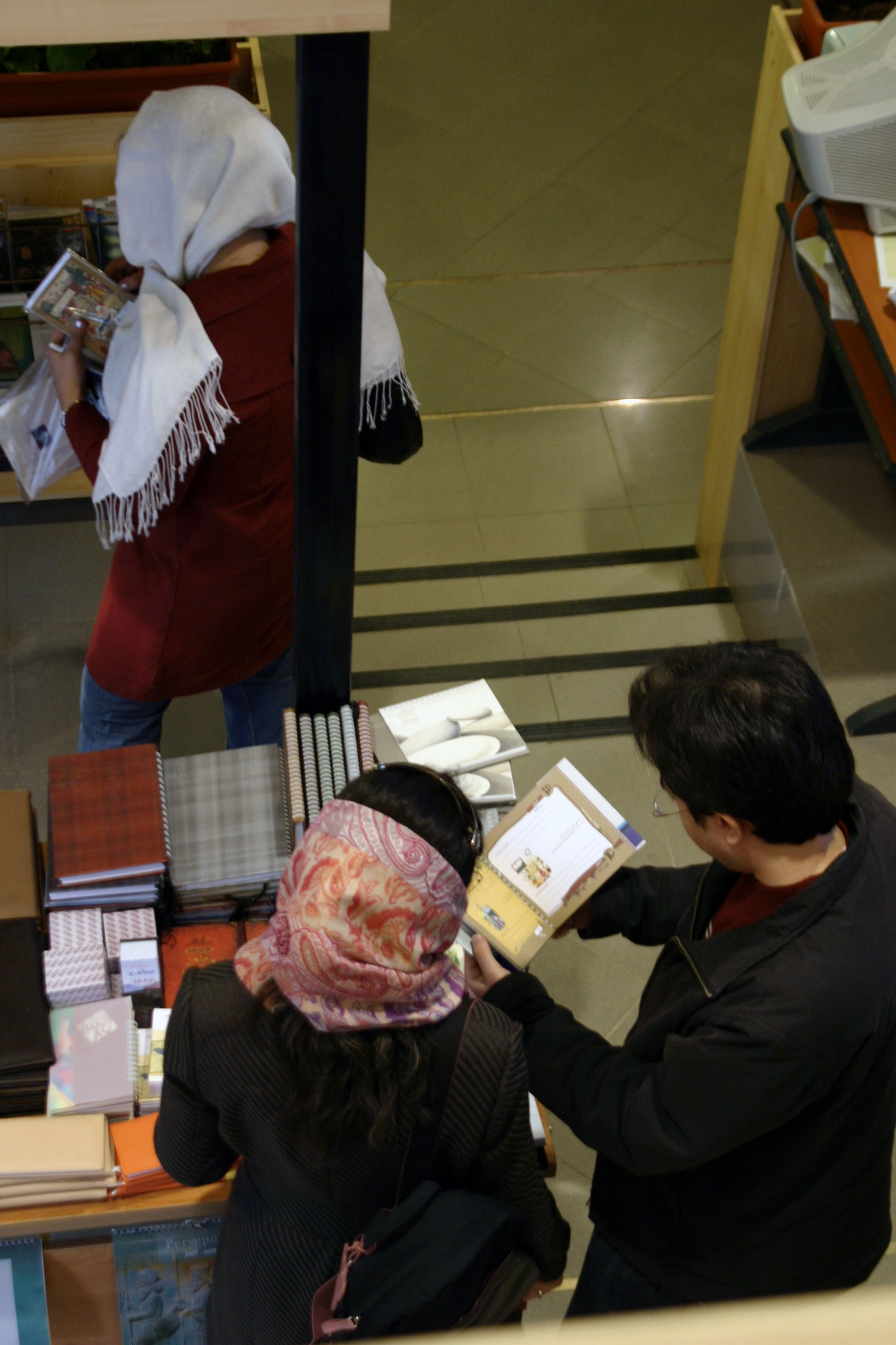 یک کتابفروشی در شمال تهران 