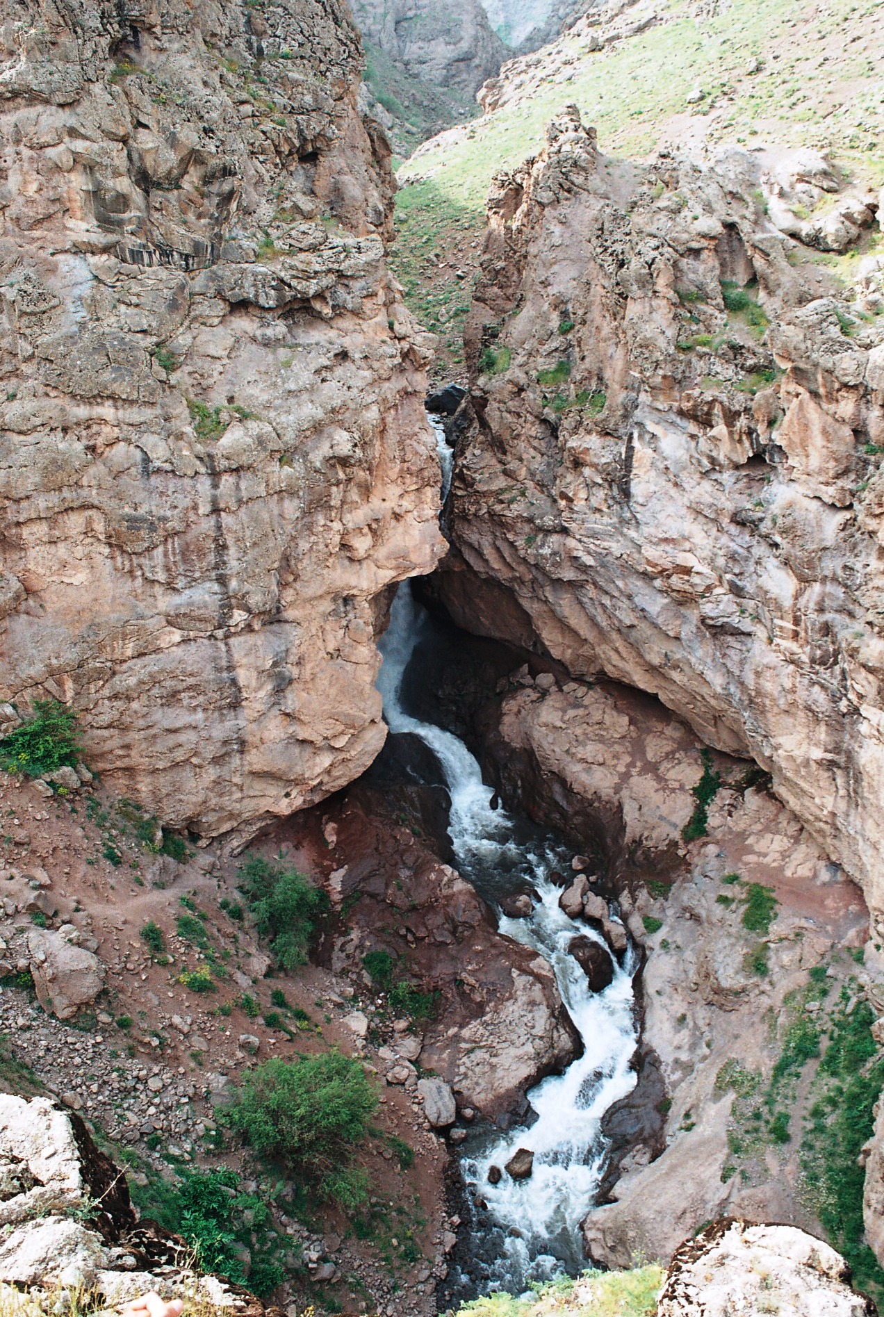 Karkaboud Waterfall 