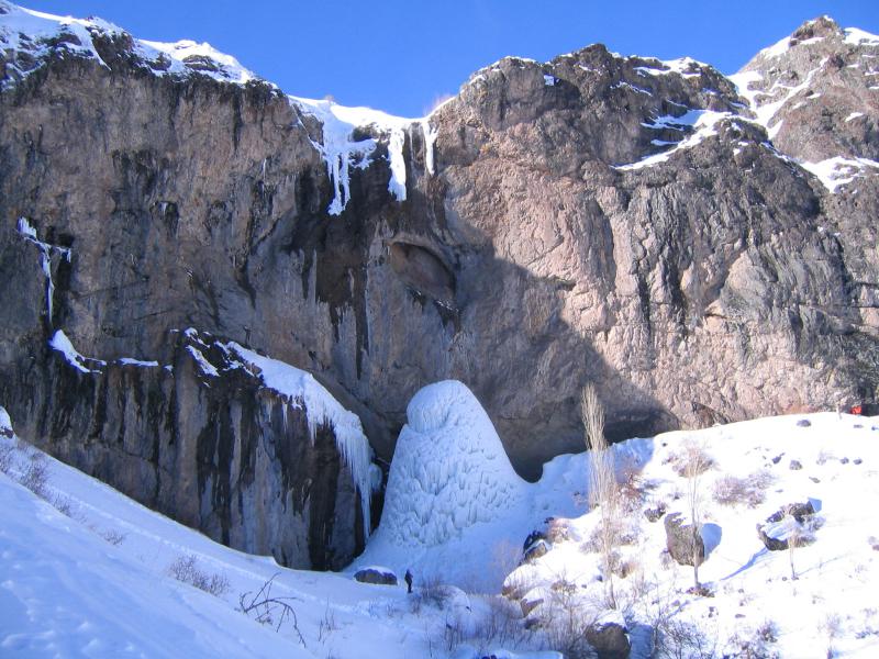 آبشار سنگان در زمستان 